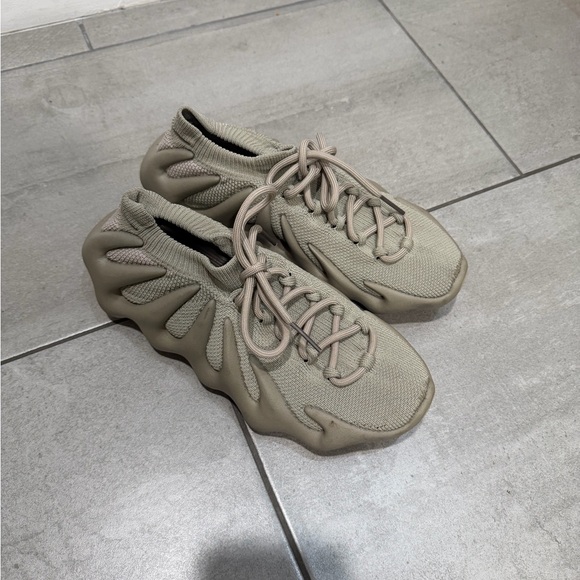 Yezzy - Picture 2 of 5